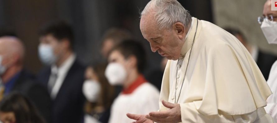 El papa Francisco expresó el domingo su preocupación por la situación en...