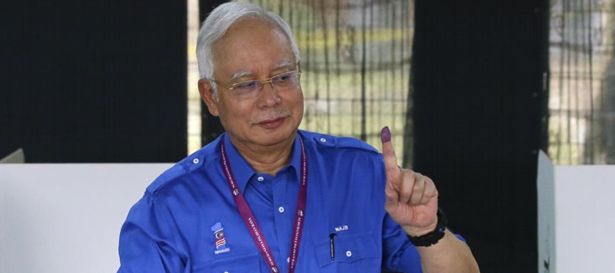 Najib Razak se vio envuelto en un enorme escándalo de corrupción en torno al fondo...