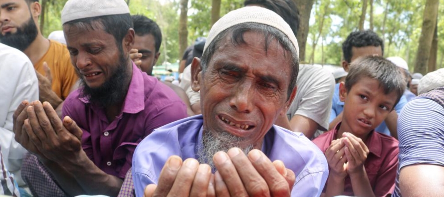 Bangladesh ha recibido a más de 1 millón de refugiados que huyeron de Myanmar a lo...