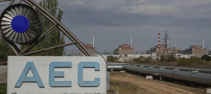 "La central nuclear de Zaporiyia está conectada a la red y genera electricidad para las...