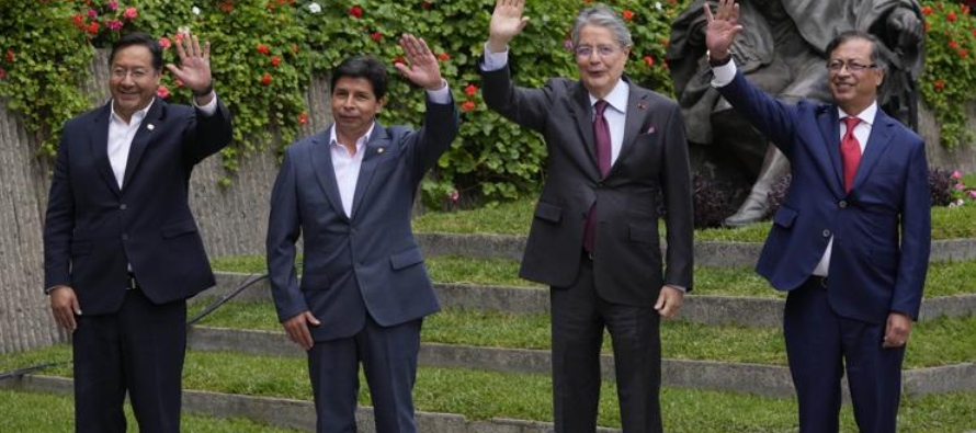 En la ceremonia de Lima el mandatario ecuatoriano Guillermo Lasso entregó el lunes a su...