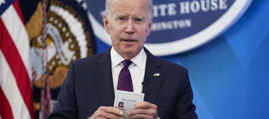 El presidente Joe Biden pidió al Congreso que proporcione 13,700 millones de dólares...