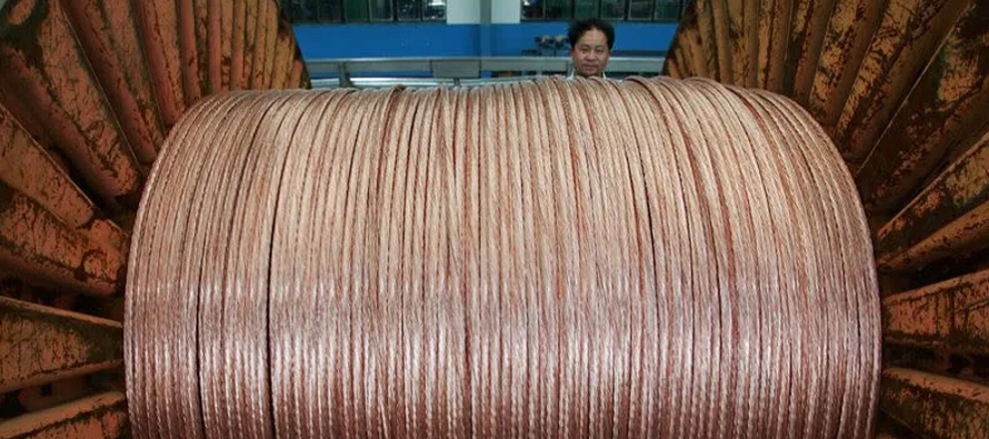 Las importaciones de cobre puro y productos de cobre en China totalizaron 498.188,60 toneladas en...