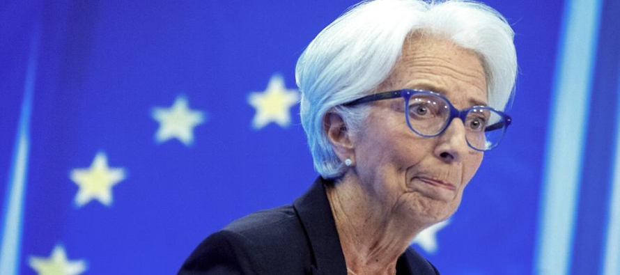 El consejo directivo de 25 miembros del BCE elevó sus tasas referentes en tres cuartos de...