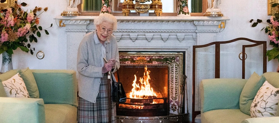 La reina, que tiene 96 años, no ha sido hospitalizada y sigue en el Castillo Balmoral, su...