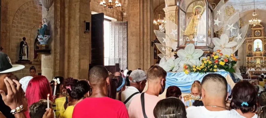 Las procesiones callejeras y las misas dedicadas a la Virgen de Caridad del Cobre en las iglesias...