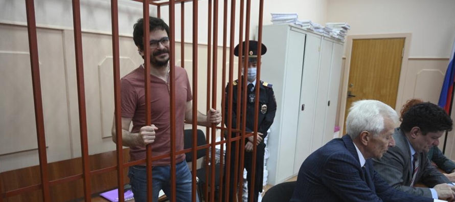 Yashin, de 39 años, es uno de los pocos políticos opositores prominentes que se ha...