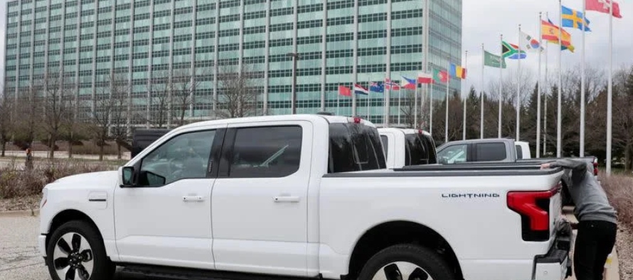 Los concesionarios dijeron que esperan que Ford describa inversiones mínimas para estaciones...