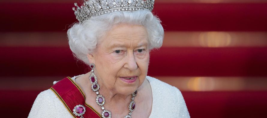 Cuando ascendió al trono en 1952, la reina Isabel II heredó millones de...