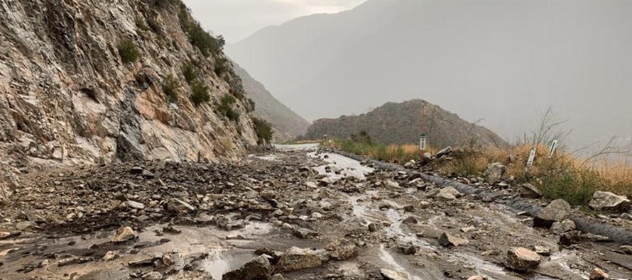 Las inundaciones y los torrentes de lodo ocurrieron en partes de los Montes San Bernardino, donde...