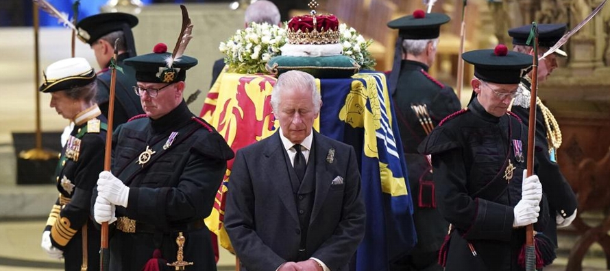El presidente de Estados Unidos, Joe Biden, y otros dignatarios llegaban a Londres para el funeral,...