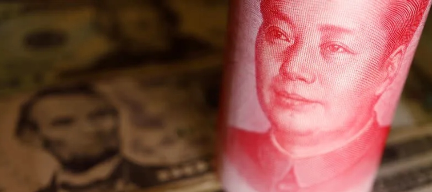 * Antes de la apertura del mercado, el Banco Popular de China (PBOC) fijó la tasa de cambio...