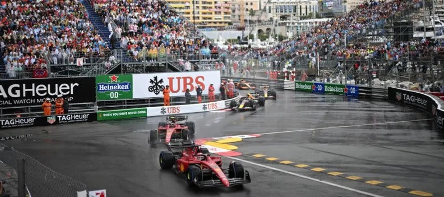 La FIA anunció el martes la aprobación del calendario, con una carrera nocturna en...