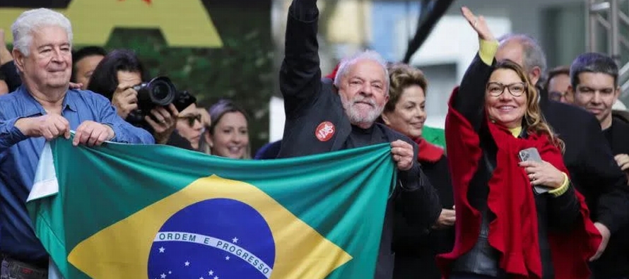 El nuevo sondeo sitúa el apoyo a Lula en un 44% en la primera vuelta del 2 de octubre frente...