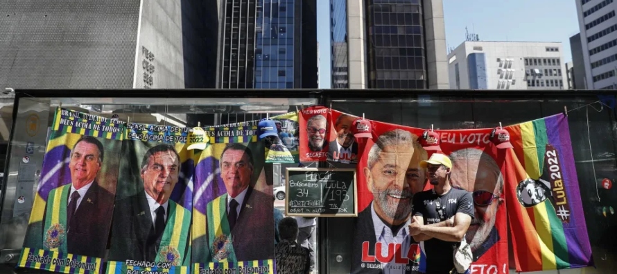  La que más se vende es la de Lula", asegura a Efe este vendedor ambulante de 31...