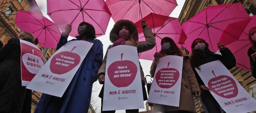 Las mujeres italianas están organizando actos para elevar la voz en defensa del derecho de...