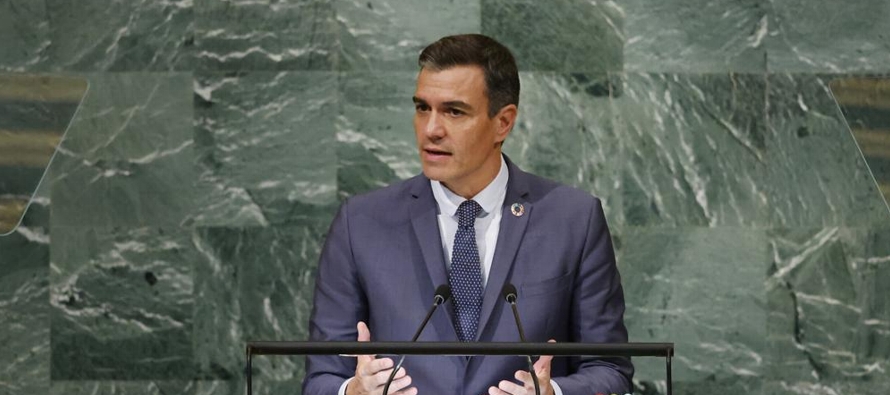El presidente del gobierno, el socialista Pedro Sánchez, dijo en Twitter que la suma es la...