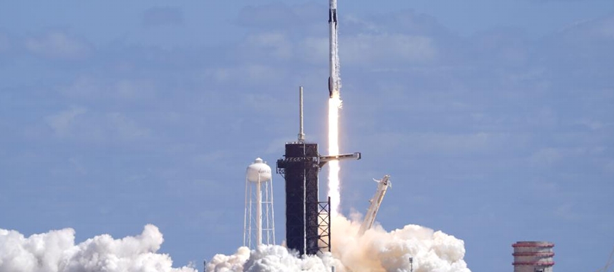 El vuelo en un cohete de la empresa aeroespacial SpaceX se vio demorado por el paso del...