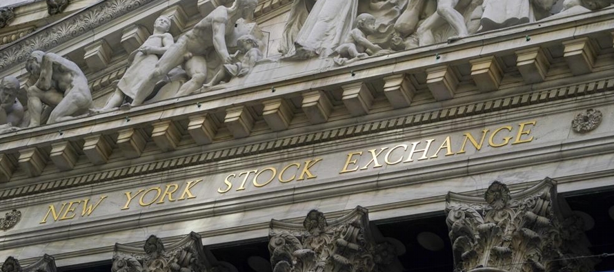 El S&P 500 caía en 2,2% en la sesión de la mañana al reportarse que la...