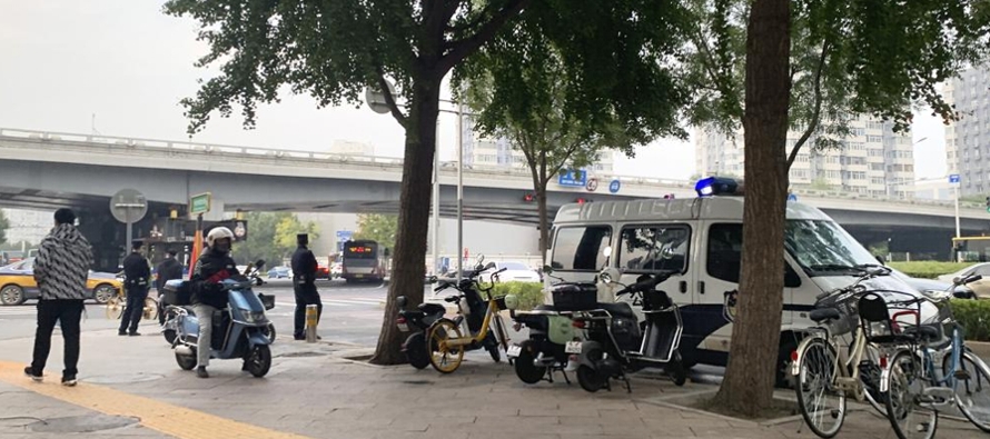 Las protestas políticas son inusuales en China y la policía está en alerta...