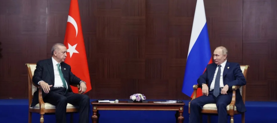Los presidentes de Rusia y Turquía, Vladímir Putin y Recep Tayyip Erdogan,...