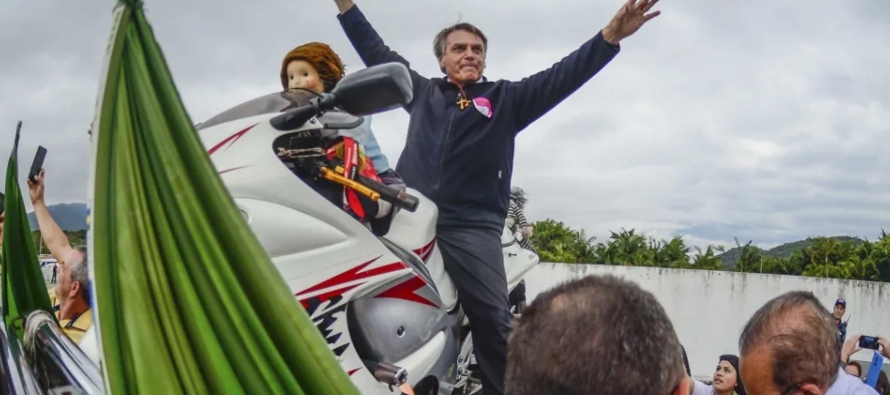 Además de los líderes evangélicos, Bolsonaro recibió en Recife el...
