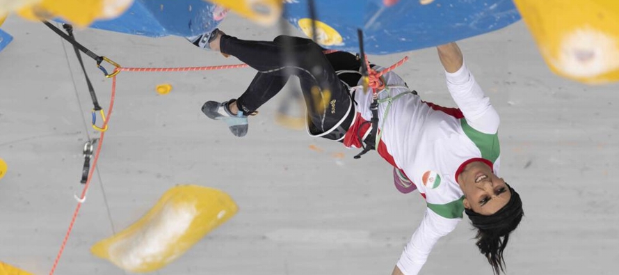 Elnaz Rekabi, medallista múltiple en varias competiciones, escaló sin hiyab en medio...