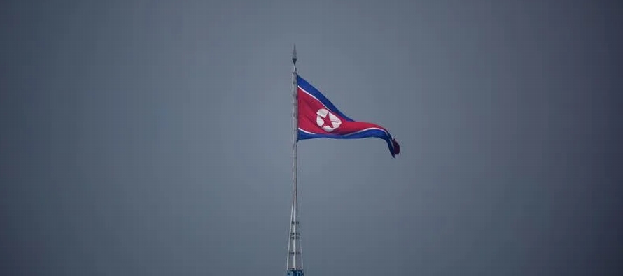 Corea del Norte lanzó unos 100 proyectiles en el mar frente a su costa occidental alrededor...