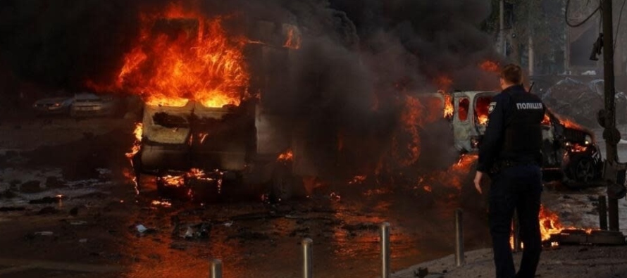 Según el presidente ucraniano, Volodimir Zelenski, los bombardeos rusos destruyeron desde el...