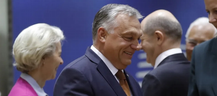 Orbán aseguró en ese mensaje que espera "un enorme debate" en el Consejo...