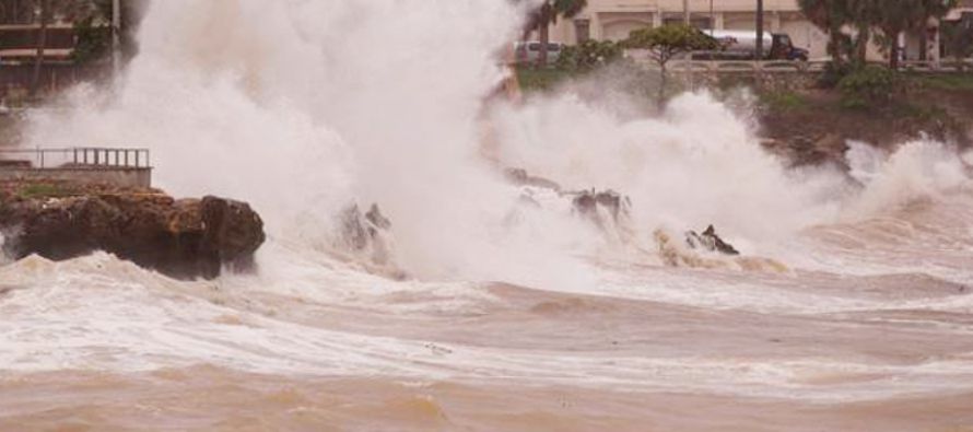 El huracán Roslyn impactó el domingo a una zona escasamente poblada de la costa...