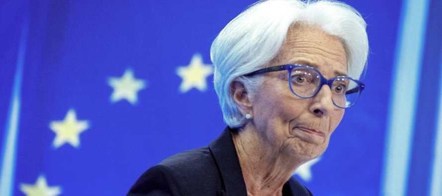 Christine Lagarde, presidenta del BCE, dijo a los periodistas que la economía de la eurozona...