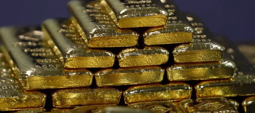El oro al contado cayó 0,4%, a 1.657,74 dólares la onza, a las 1650 GMT, mientras que...
