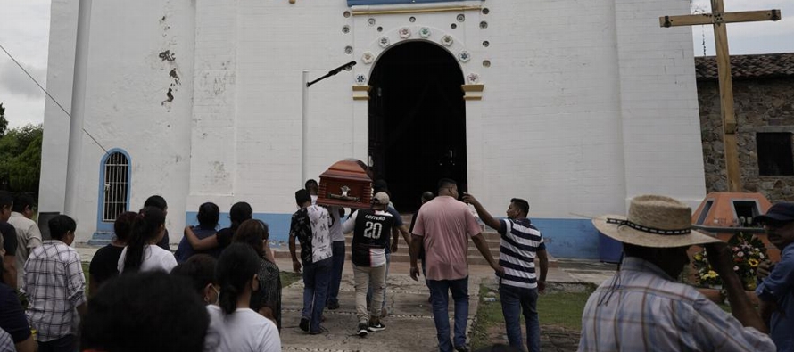 En el ataque del 5 de octubre en el pueblo de Totolapan murieron el alcalde, su padre y otros 18...
