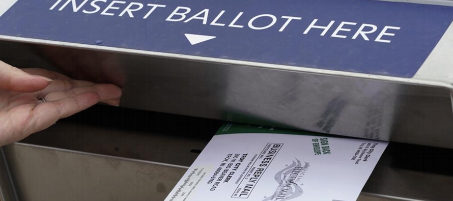 El proceso de duplicación de papeletas implica transcribir las elecciones de un votante de...