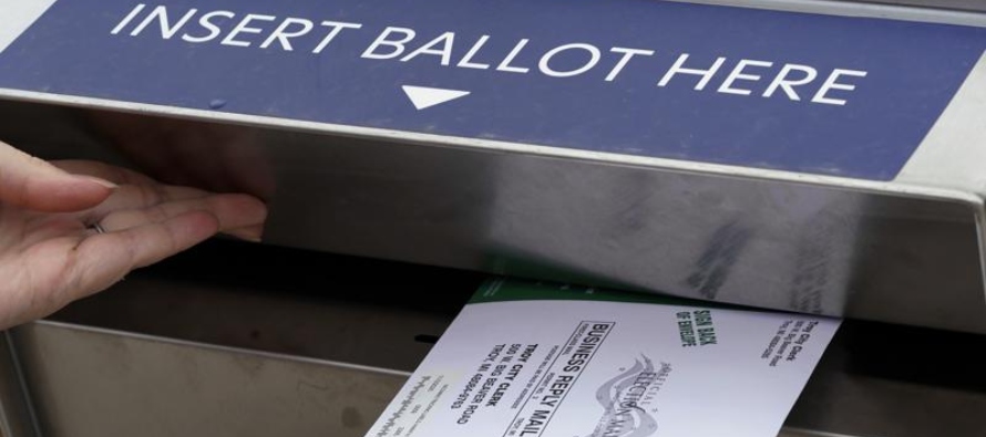 El proceso de duplicación de papeletas implica transcribir las elecciones de un votante de...