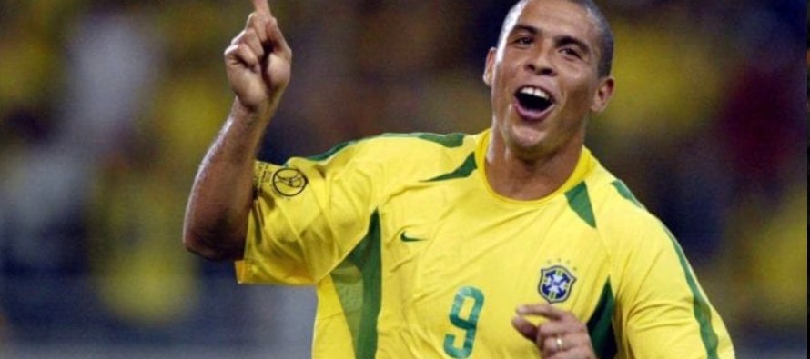 Ronaldo anunció en diciembre de 2021 la compra de Cruzeiro, el equipo en el que saltó...
