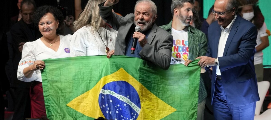 Es un sorprendente regreso al poder para Lula, de 77 años, cuyo encarcelamiento en 2018 por...