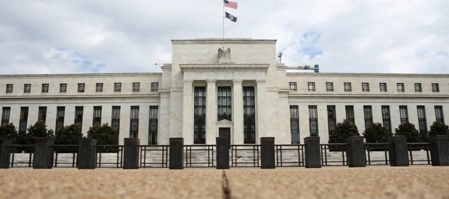El banco fijó la tasa objetivo de los fondos federales en un rango entre 3,75% y 4,00%, la...