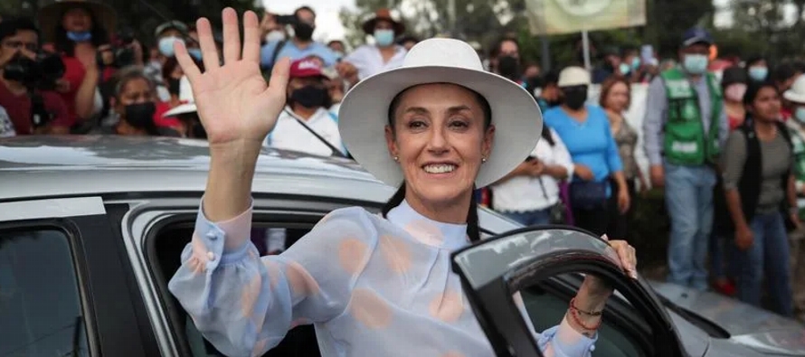 La alcaldesa de Ciudad de México, Claudia Sheinbaum, es la candidata favorita inicial del...
