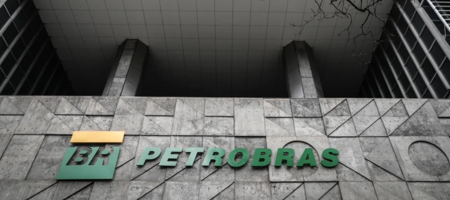 En el comunicado enviado a los accionistas, el director financiero de Petrobras, Rodrigo...