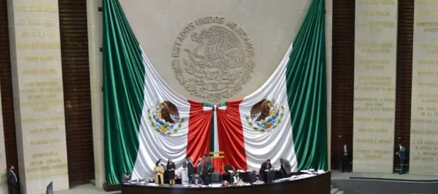 Para 2023, el Gobierno de México solicitó al Congreso un presupuesto de 8,3 billones...