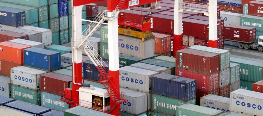 En cuanto a las importaciones, las de bienes aumentaron en 2,900 millones hasta los 272,900...