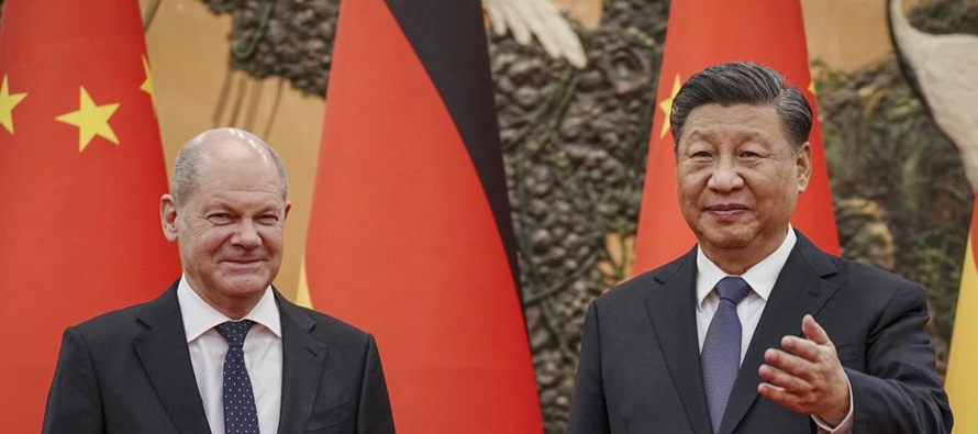 El líder alemán realizaba una visita de un día a la capital china que fue...