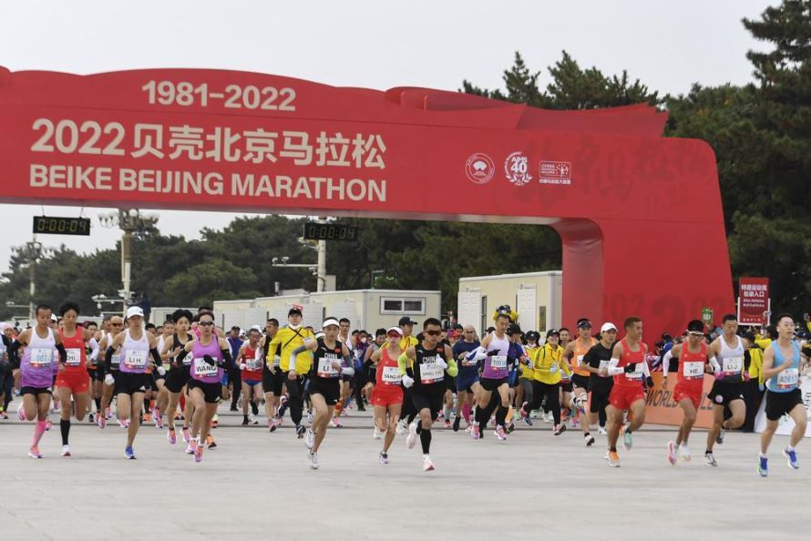 La capital de China reanudó el domingo su maratón por primera vez desde la pandemia,...