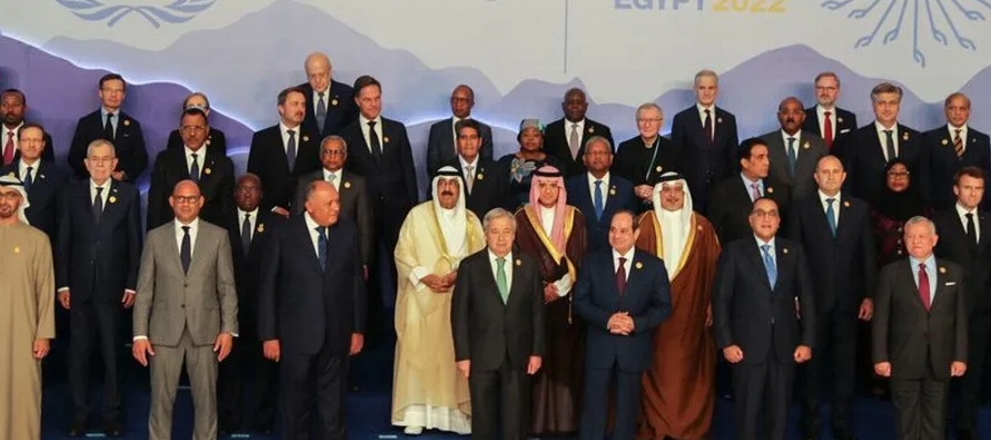 "La humanidad tiene una opción: cooperar o perecer", dijo Guterres a los delegados...