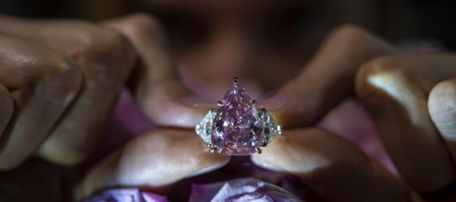 Christie’s indicó que el primer diamante rosa registrado fue hallado en las minas de...