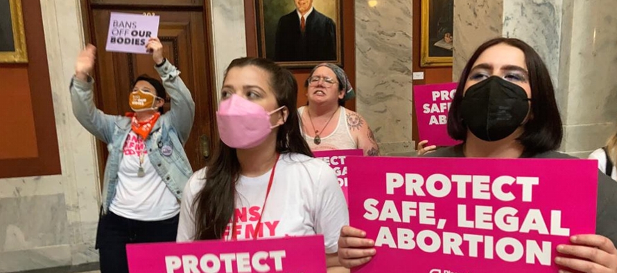 El Congreso estatal impuso una prohibición casi total al aborto y decidió colocar en...