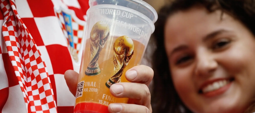 Budweiser paga unos 75 millones de dólares por asociarse al Mundial de fútbol cada...