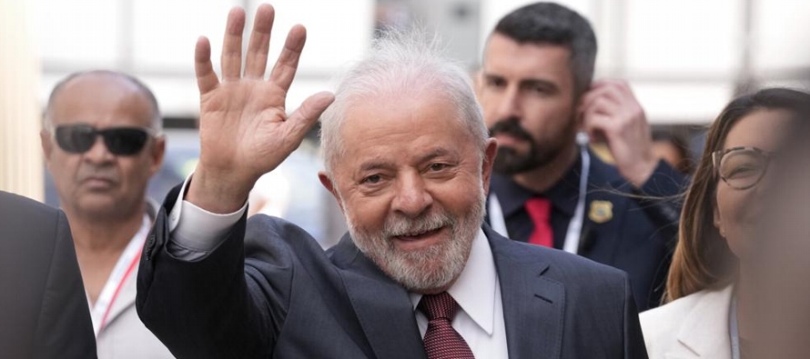Durante la primera presidencia de Lula, de 2003 a 2010, se redujo enormemente la...